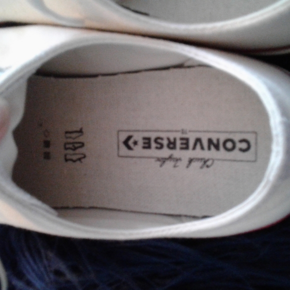 Chuck Taylor Unisex Converse Sneakers - Picture 6 of 8